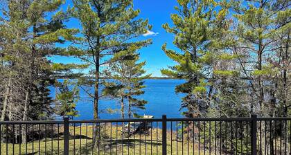 Luxurious Newly Renovated Lake Home on Rainy Lake