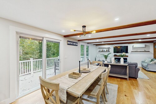 3BR House Close to Beach: Large Yard & Deck!