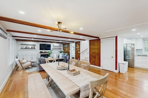 Interior - Bring Your Pup, Walk to Beach! Vineyard Haven Home (Vineyard Haven)