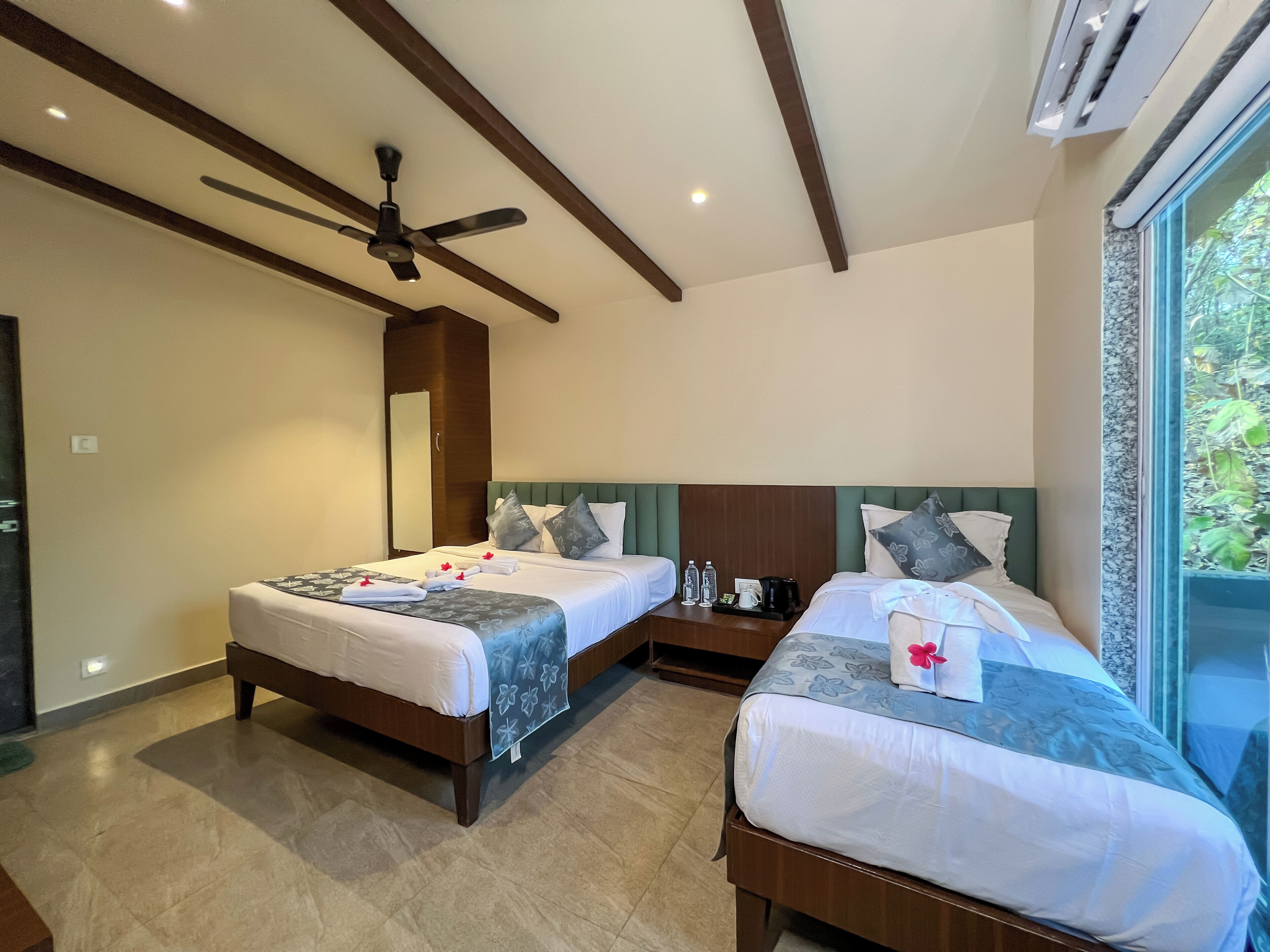 Suite de lujo, balcón, vistas al jardín | Sistema de insonorización y wifi gratis