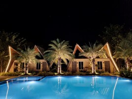 Premium Escape Cottage | Piscina | Una piscina al aire libre