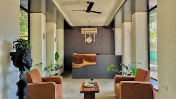 المنشأة من الداخل