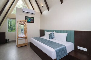 Suíte superluxo, sacada, vista para o jardim | Área de estar