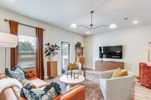 Apartment (3 Bedrooms) | Interior - Walk to Biloxi Beach Fun! Chic & Updated Townhome (Gulfport)