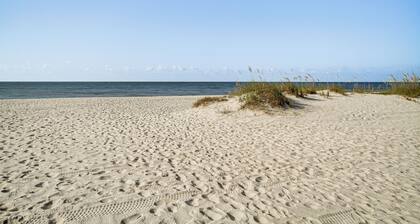 Walk to Biloxi Beach Fun! Chic & Updated Townhome