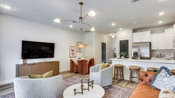Apartment (3 Bedrooms) | Front of property