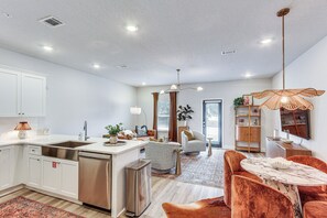 Apartment (3 Bedrooms) | Interior - Walk to Biloxi Beach Fun! Chic & Updated Townhome (Gulfport)