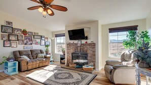 Interior - 15 Mi to Kartchner Caverns: Quiet Gem w/ Mtn Views (Benson)