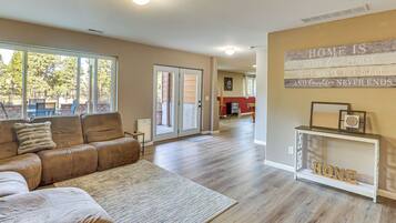 House (6 Bedrooms) | Interior