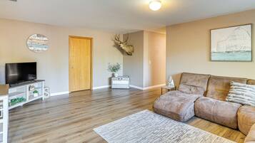 House (6 Bedrooms) | Interior