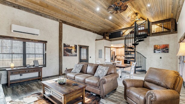 Interior - Serene Couple's Getaway w/ Mtn Views in Bedford! (Bedford)