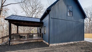 Interior - Serene Couple's Getaway w/ Mtn Views in Bedford! (Bedford)