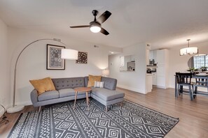 Interior - 7 Mi to Dtwn Springfield: Cozy Condo w/ Balcony (Springfield)