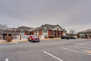 Interior - 7 Mi to Dtwn Springfield: Cozy Condo w/ Balcony (Springfield)