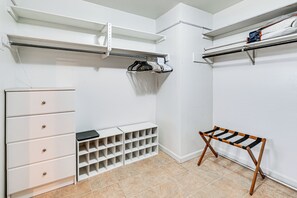 Talo (4 Bedrooms) | Sisätilat