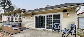 Walk to League Stadium: Huntingburg Family Home!