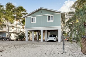 House (2 Bedrooms) | Interior - Canal-front Gem w/ Peekaboo Views in Cudjoe Key! (Summerland Key)