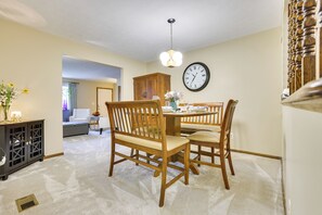 House (3 Bedrooms) | Interior