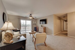 Interior - Shop, Golf & Unwind: Springfield Gem 7 Mi to Dtwn (Springfield)