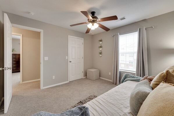 Interior - Shop, Golf & Unwind: Springfield Gem 7 Mi to Dtwn (Springfield)