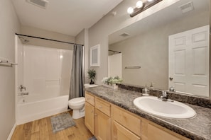 Interior - Shop, Golf & Unwind: Springfield Gem 7 Mi to Dtwn (Springfield)