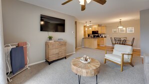 Interior - Shop, Golf & Unwind: Springfield Gem 7 Mi to Dtwn (Springfield)