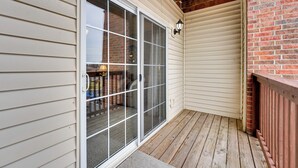 Interior - Shop, Golf & Unwind: Springfield Gem 7 Mi to Dtwn (Springfield)