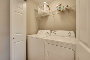 Interior - Shop, Golf & Unwind: Springfield Gem 7 Mi to Dtwn (Springfield)