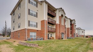 Interior - Shop, Golf & Unwind: Springfield Gem 7 Mi to Dtwn (Springfield)