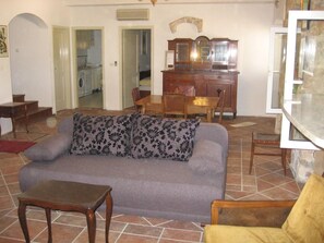 TV, fireplace - "Dubrava" mit Blick auf das Wasser by Interhome (Dubrovnik)