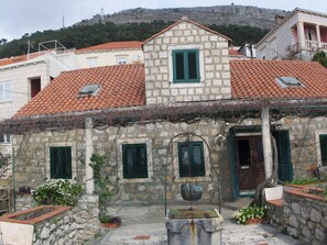 Exterior - "Dubrava" mit Blick auf das Wasser by Interhome (Dubrovnik)