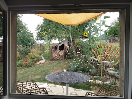 Utendørsservering. Hübsche 2-Zimmer-Wohnung in umgebauten Bauernhau by Interhome