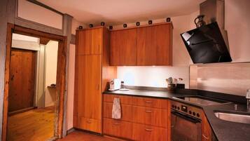 Kühlschrank, Ofen, Geschirrspüler, Kochgeschirr/Geschirr/Besteck