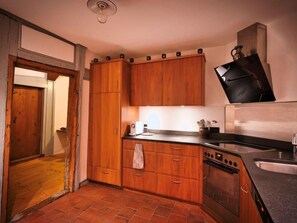 Kühlschrank, Ofen, Geschirrspüler, Kochgeschirr/Geschirr/Besteck