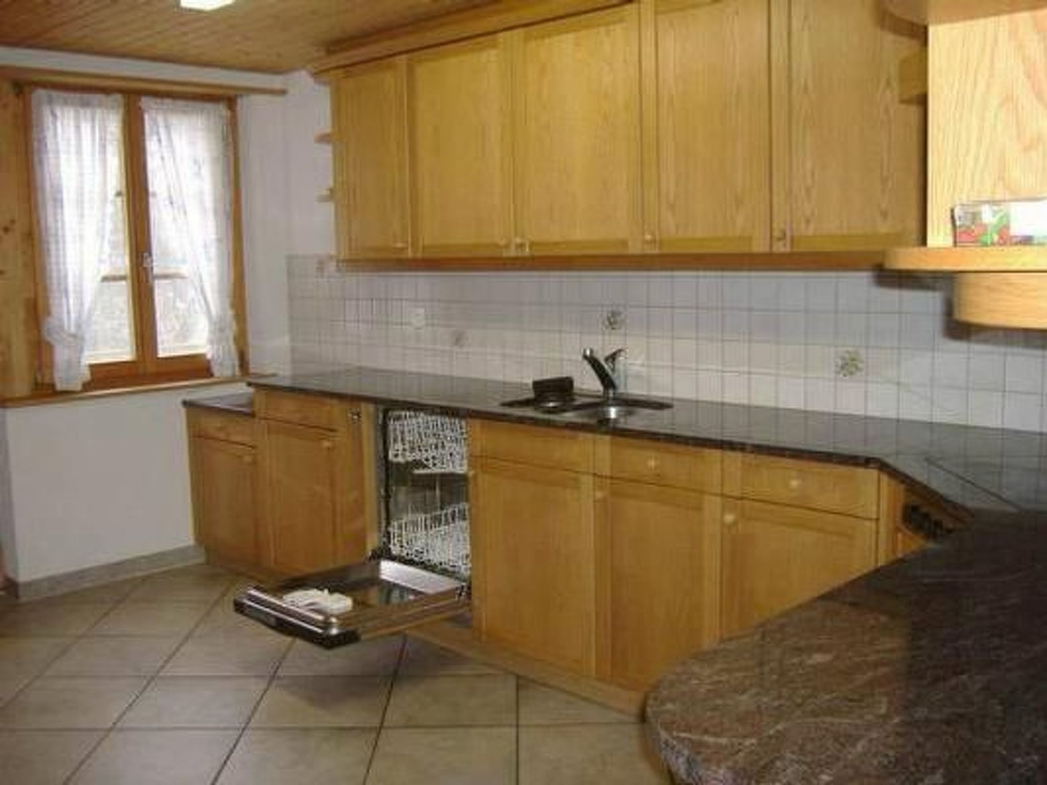 Fridge, dishwasher, cookware/dishes/utensils