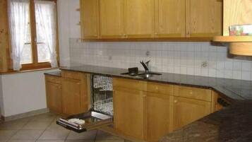 Fridge, dishwasher, cookware/dishes/utensils
