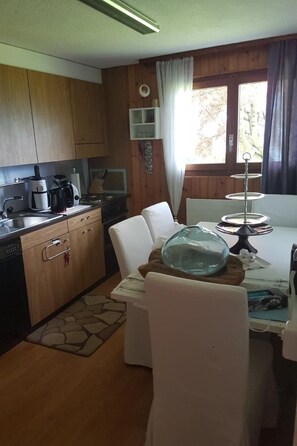 Fridge, oven, dishwasher, cookware/dishes/utensils - Appartement "Marina" by Interhome (Sarnen)