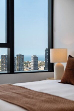 1 Schlafzimmer, Schreibtisch, Bügeleisen/Bügelbrett