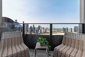 Property grounds - Modern Docklands Apartment | River Views | Near CBD & Stadium (Docklands)