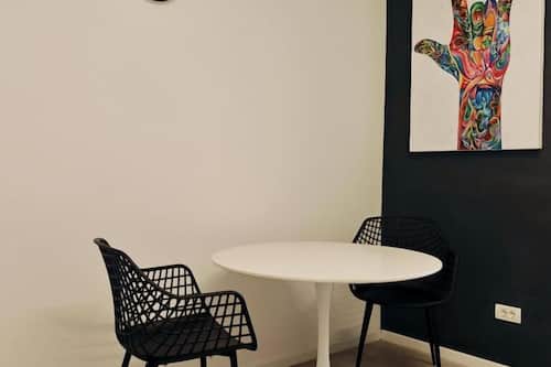 Apartamento Confort, cocina, vistas a la ciudad | Restauración