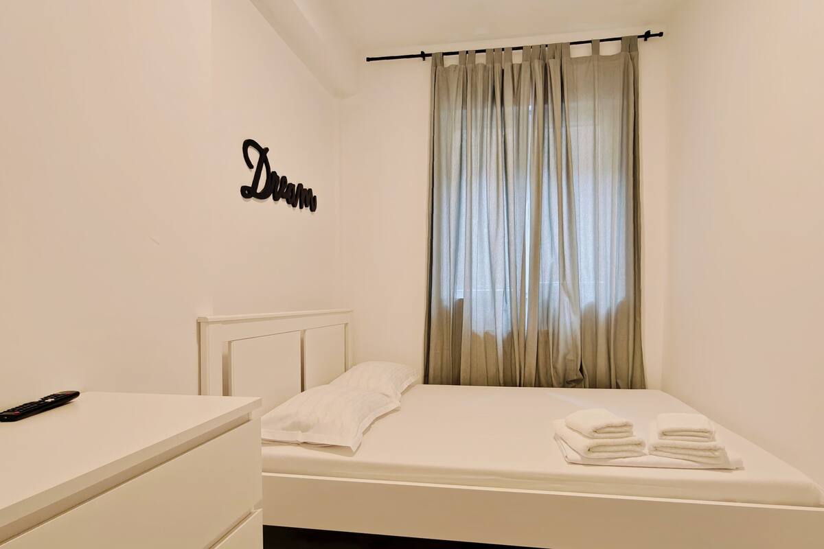 Ropa de cama hipoalergénica y escritorio