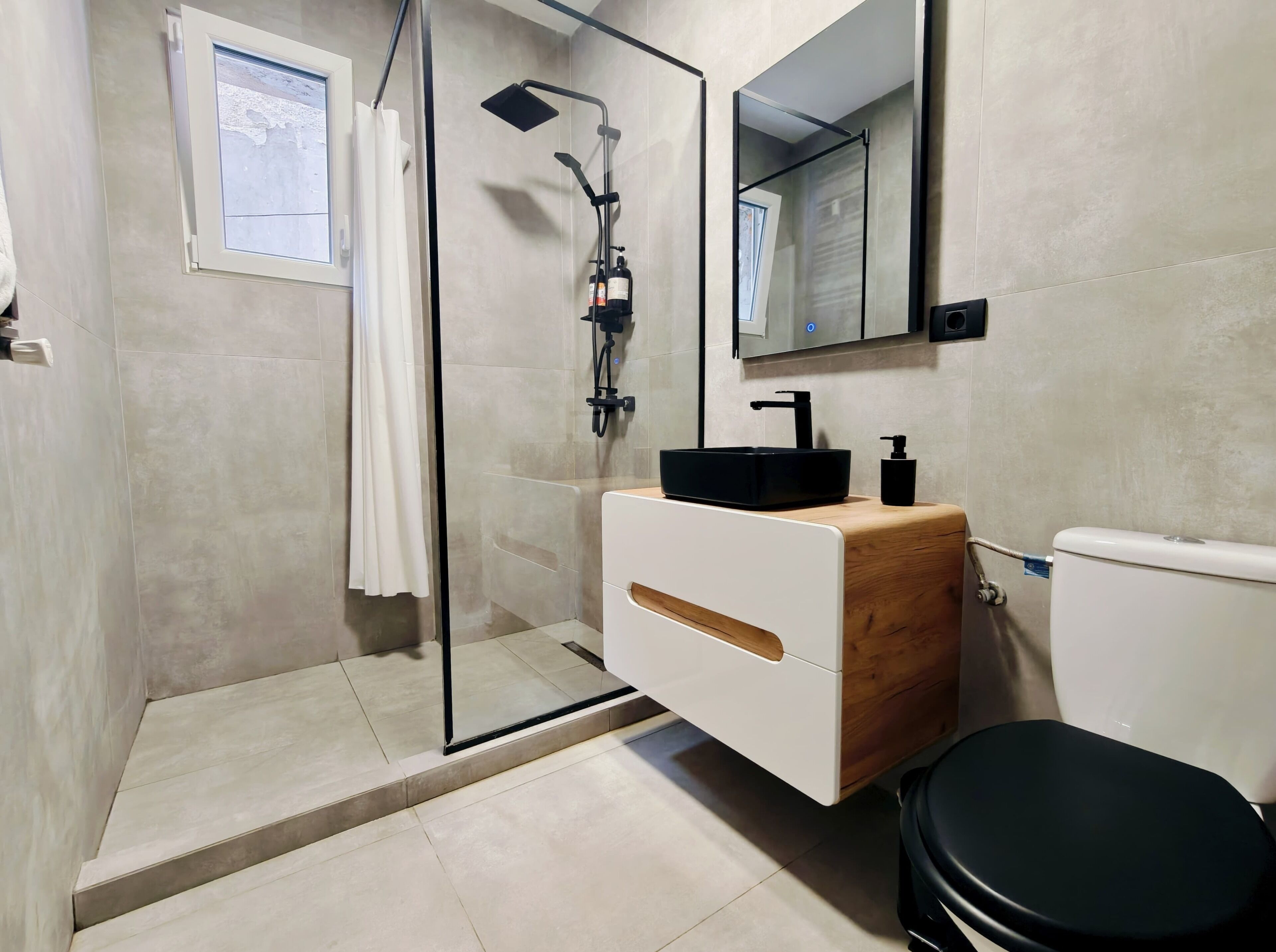 Dusche, Regendusche, kostenlose Toilettenartikel, Haartrockner