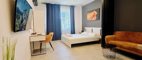 Familienapartment | Allergikerbettwaren, Schreibtisch, laptopgeeigneter Arbeitsplatz