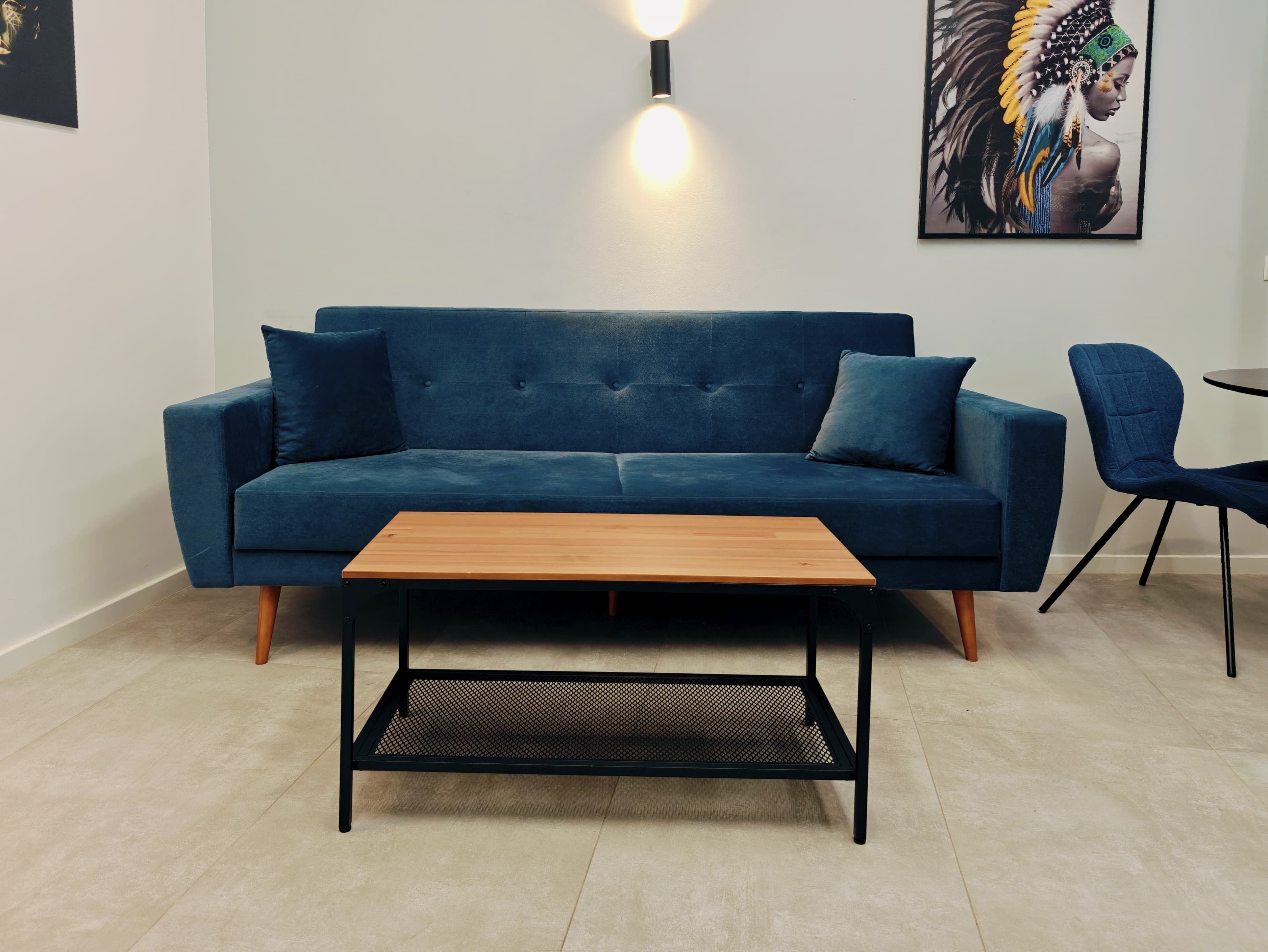 تلفزيون إل إي دي بحجم 55-بوصة يعرض قنوات تلفزيونية رقمية