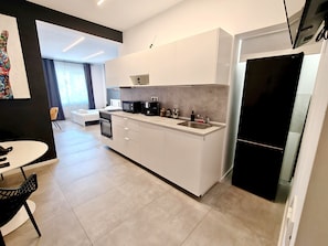 Full-sized fridge, oven, stovetop, espresso maker - Old Town apartments Brătianu - Pumo Properties (Bucharest)