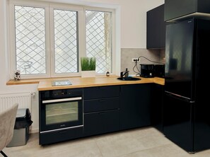 Full-sized fridge, oven, stovetop, espresso maker - Old Town apartments Brătianu - Pumo Properties (Bucharest)