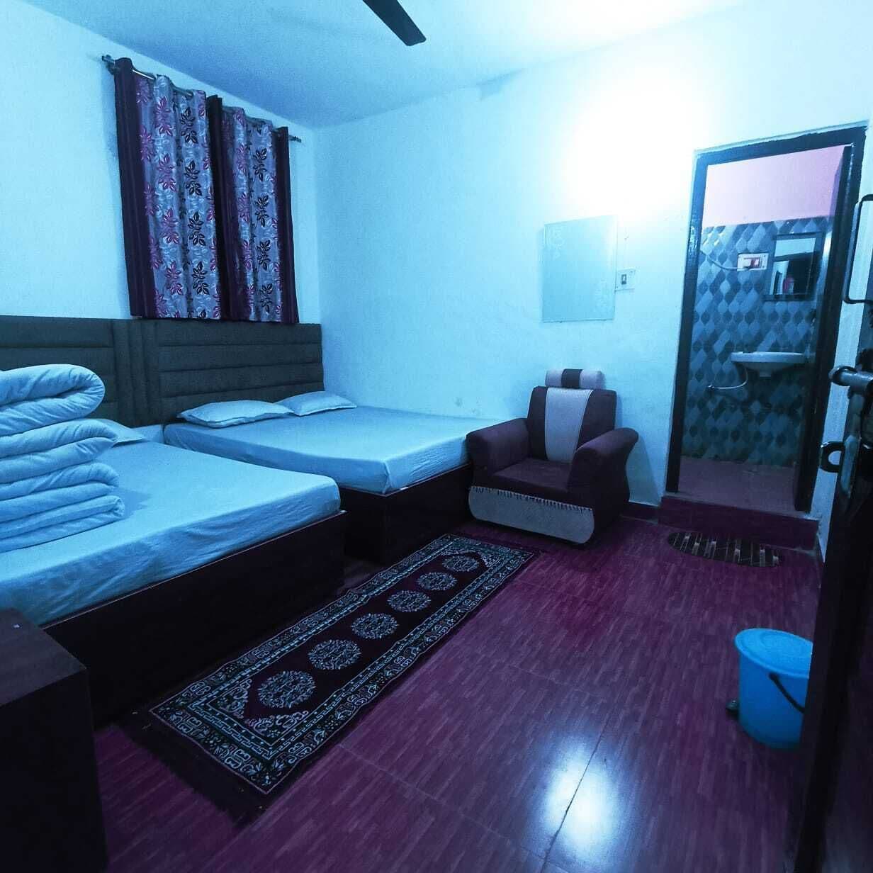 Espacio para trabajar con un portátil, camas supletorias, ropa de cama
