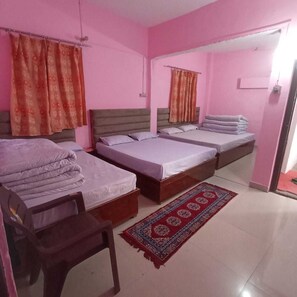 Comfort Room, Smoking | Laptop workspace, rollaway beds, bed sheets - Hotel Geeta Palace (Ukhimath)