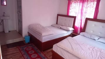 Quarto quádruplo, para fumantes | Espaço de trabalho para notebook, camas extras/dobráveis (sobretaxa)