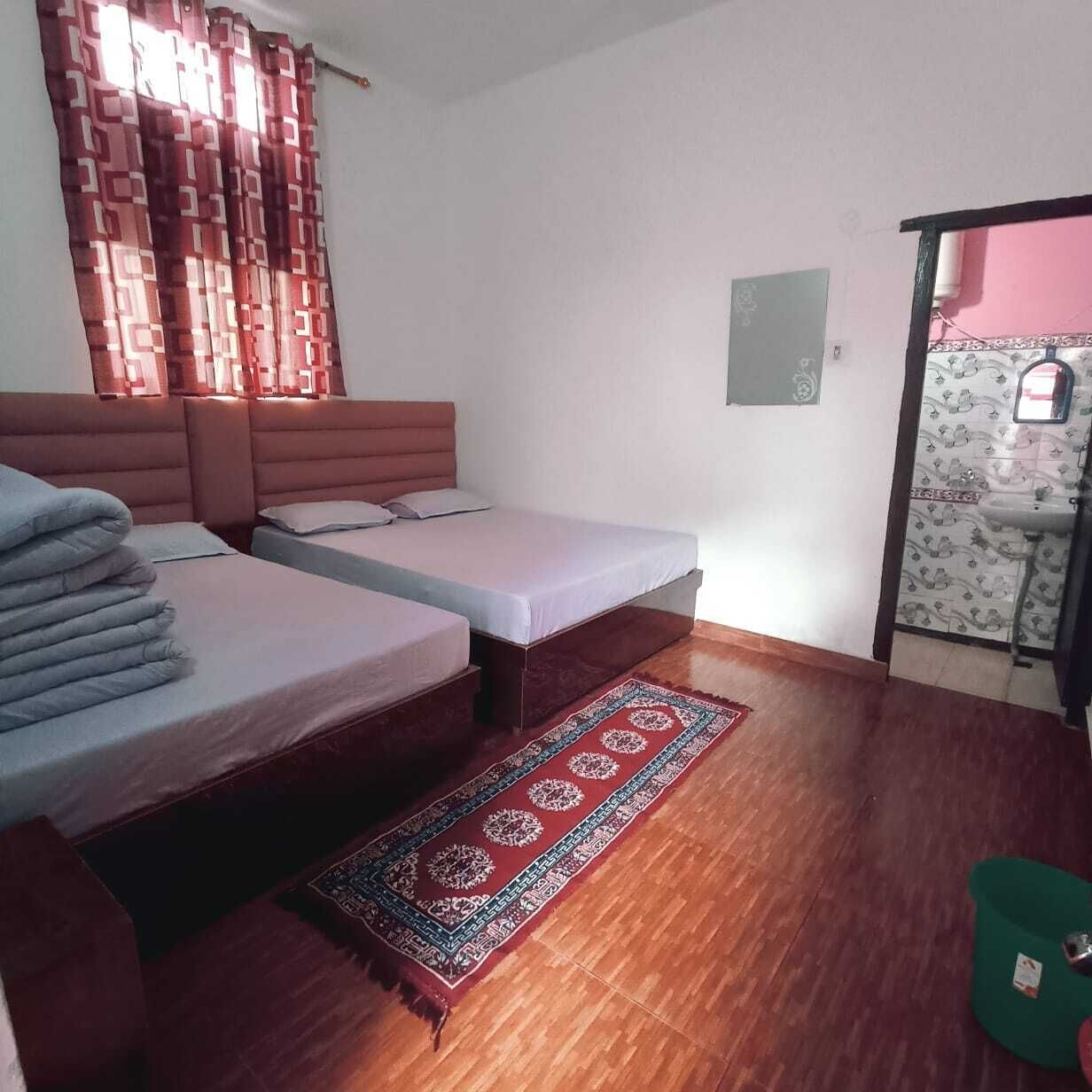 Skrivebord for bærbar PC, ekstrasenger (mot et tillegg) og sengetøy